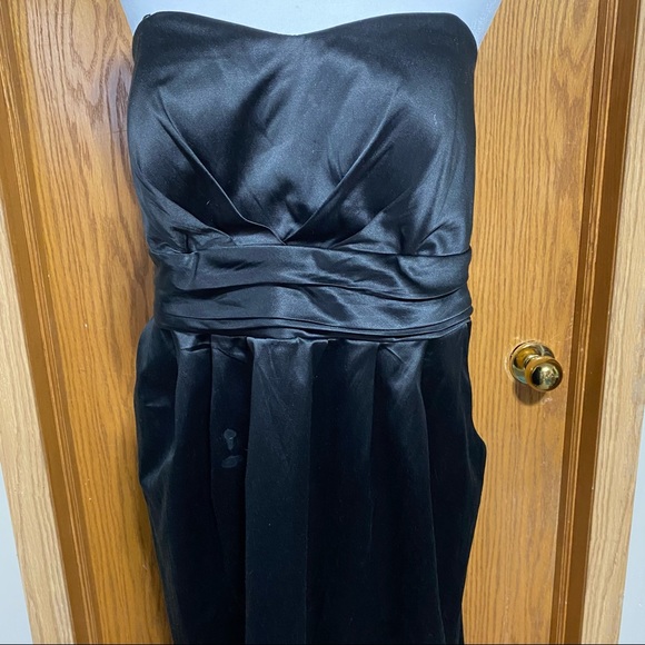 Plus size Beautiful strapless dress that ties in the back from addition Elle - Picture 2 of 5